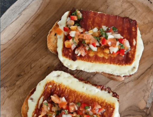 Tostada con Queso Parrillero y Criollita - Marian